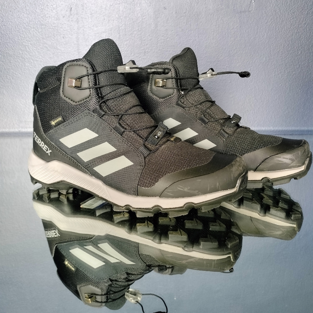 Adidas Terrex Gor-tex US Size 5  Number 126667199 Hiking Boots!!